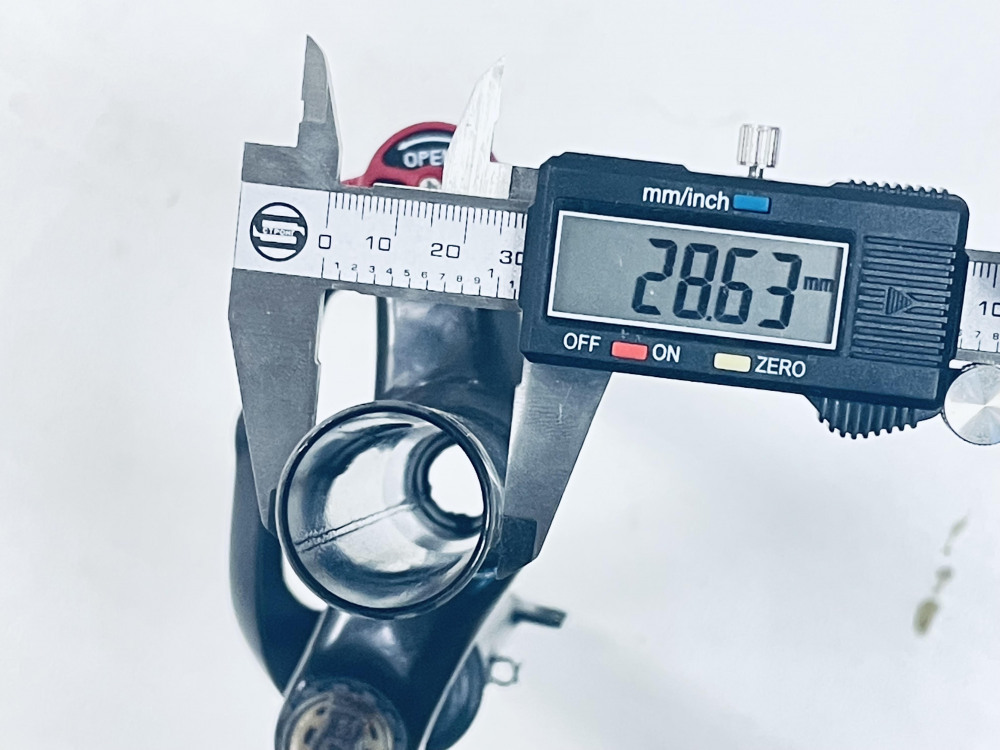 Вилка 27,5" аморт. без резьбы Disk 1 1/8" с блокировкой, код 41234